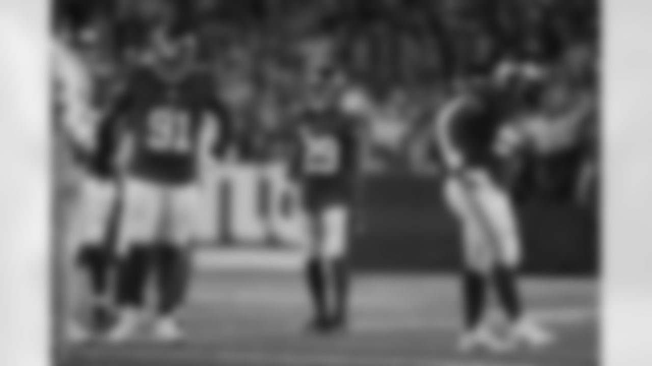 NYG08193