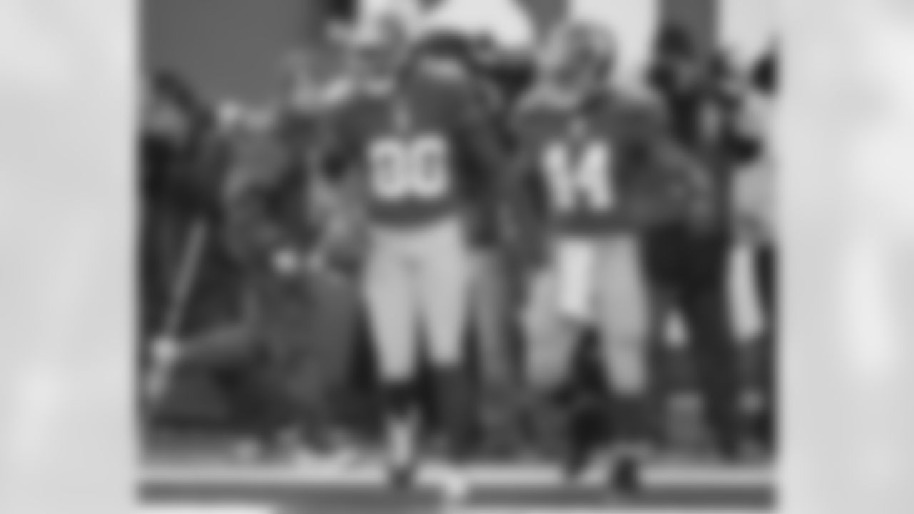 WR Hakeem Nicks celebrates a touchdown score with RB Ahmad Bradshaw.