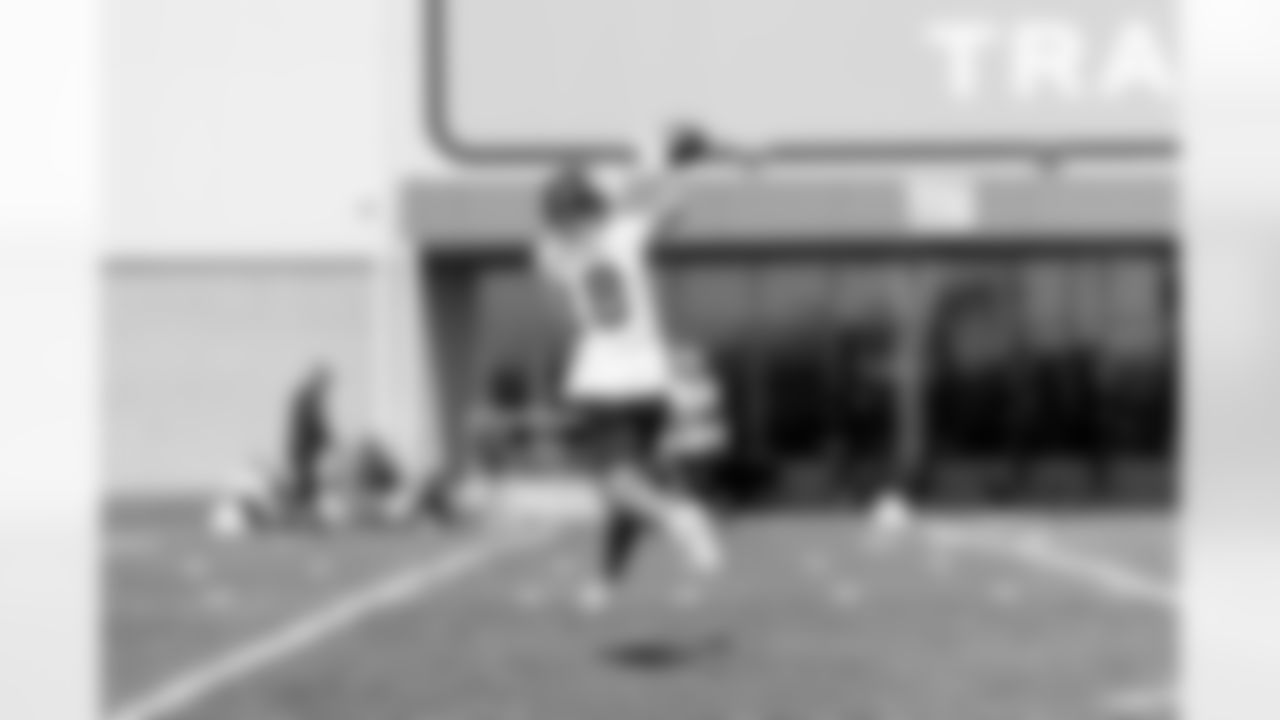 WR Isaiah Hodgins (18)