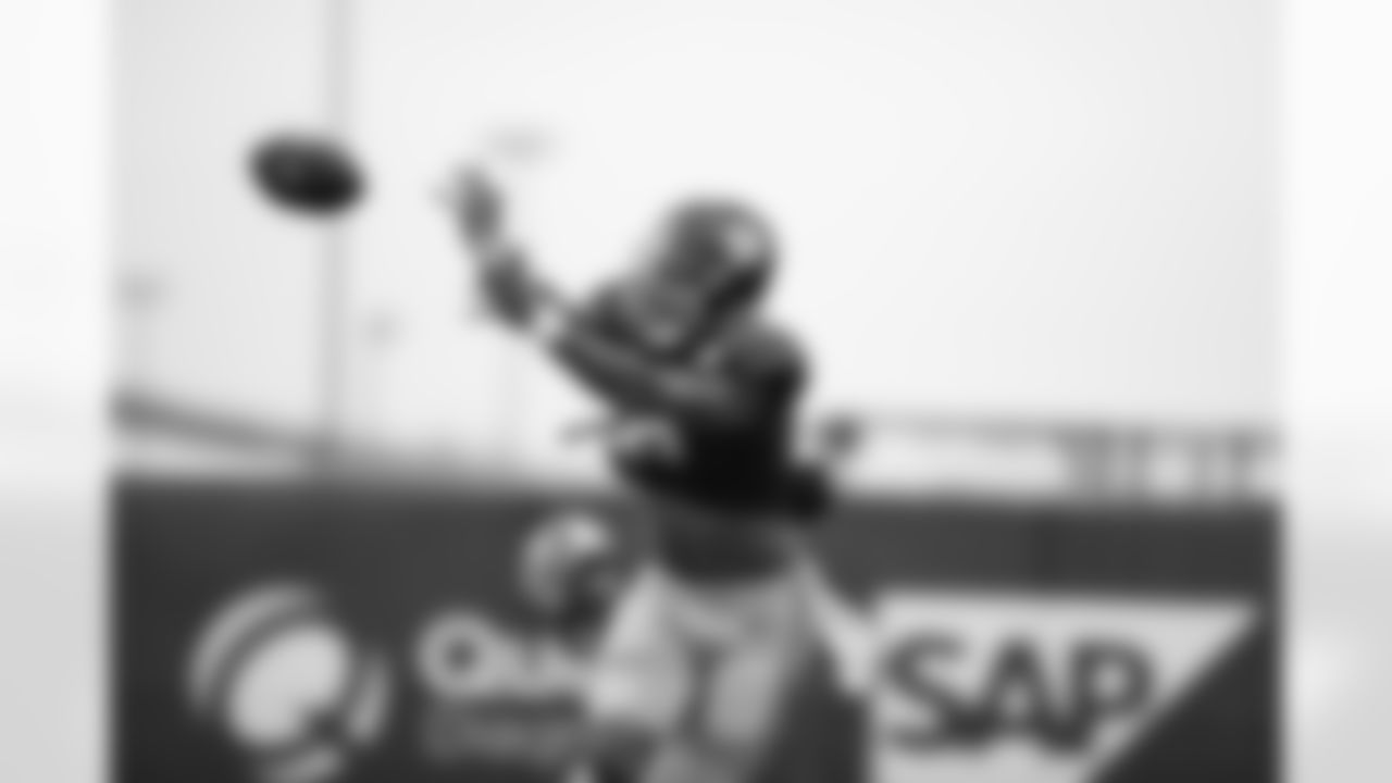 Evan Engram (88)
