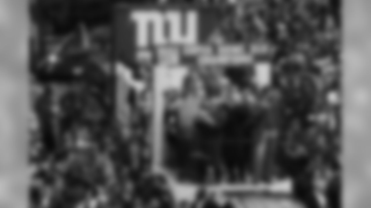 * RECROP VERSION * Defensive end Michael Strahan, New York Mayor Michael Bloomberg, coach Tom Coughlin, and MVP quarterback Eli Manning, at the front of the float, from left, show off the Vince Lombardi Trophy to a throng of fans as the Super Bowl Champion New York Giants receive a ticker tape parade in Lower Manhattan through the "Canyon of Heroes" Tuesday, Feb. 5, 2008 in New York. (AP Photo/Jason DeCrow)