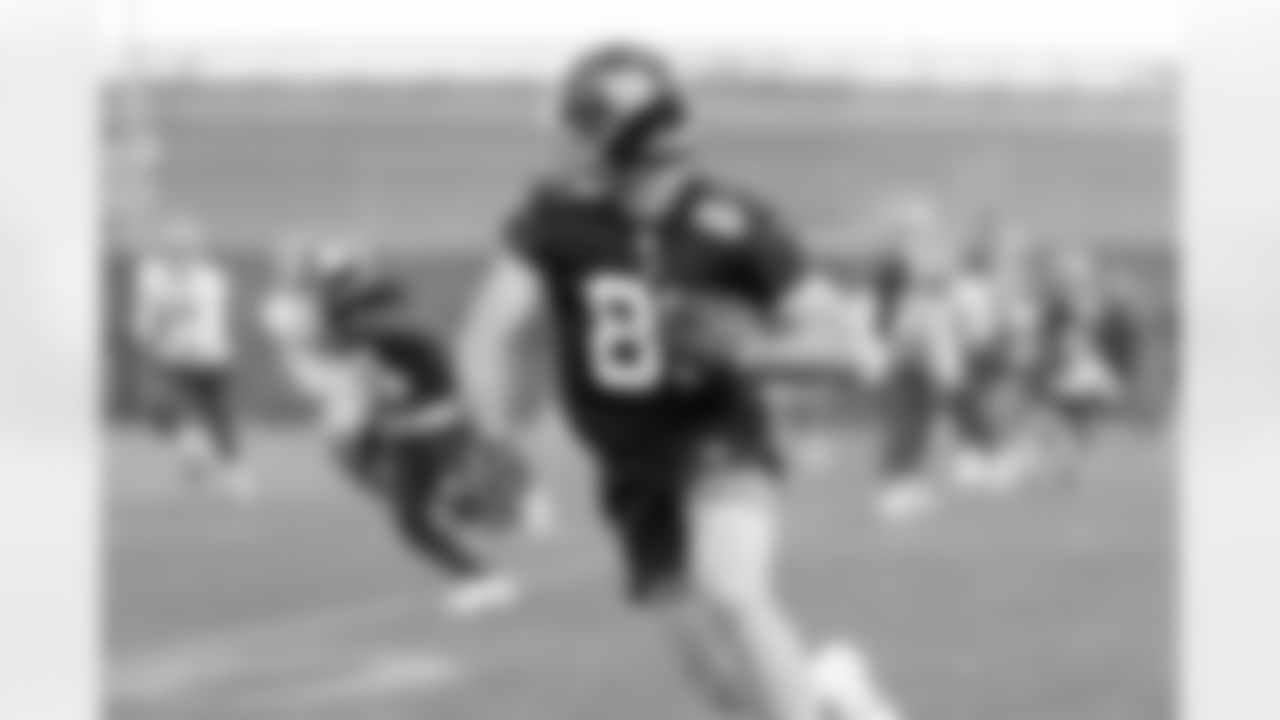 TE Tommy Sweeney (89)