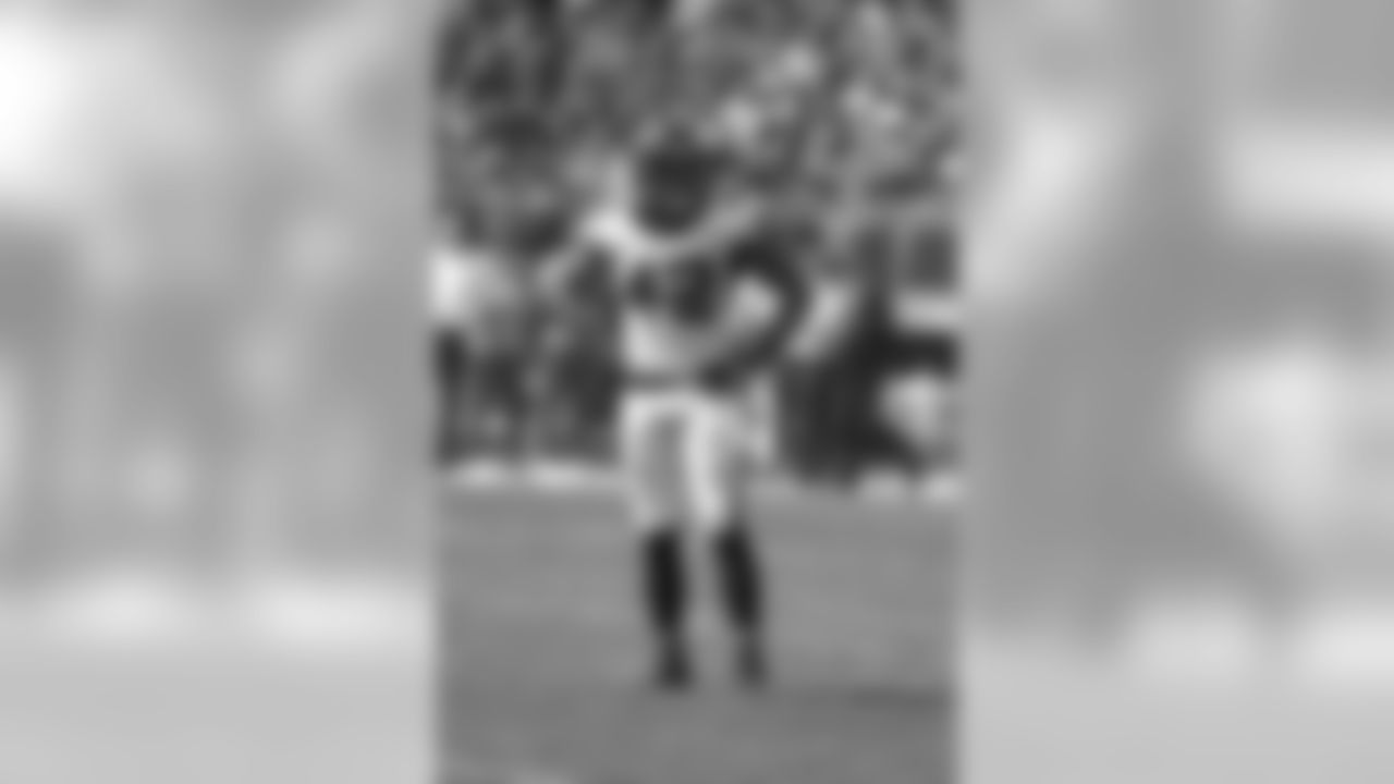LB Duke Riley