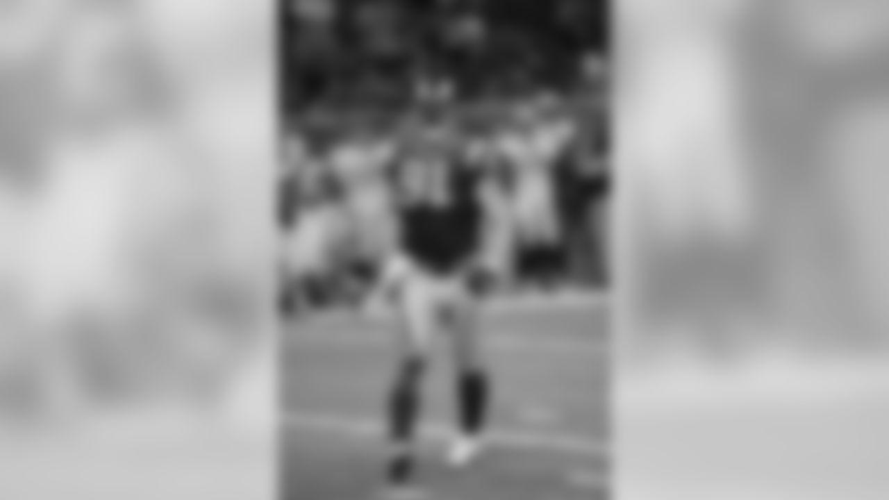 Week 16: DE Chris Long, Rams