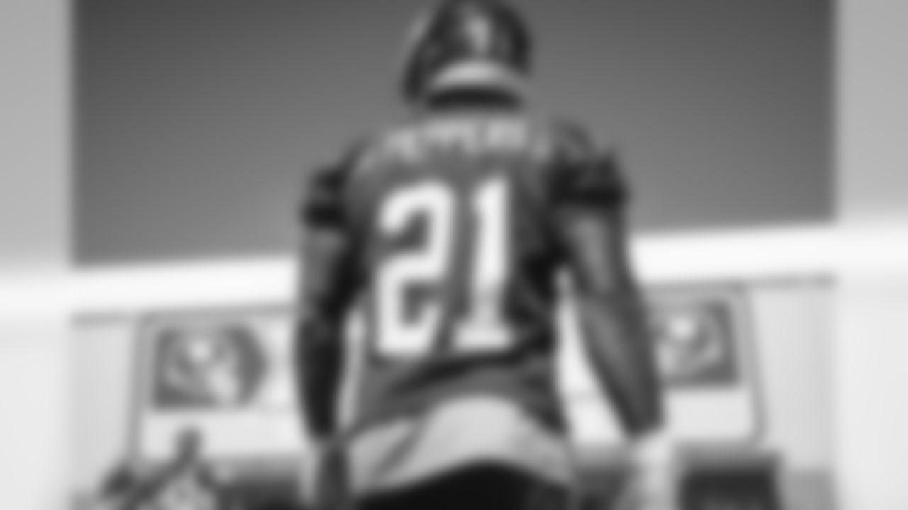 New York Giants participate in Mini Camp at Quest Diagnostics Training Center in East Rutherford, NJ