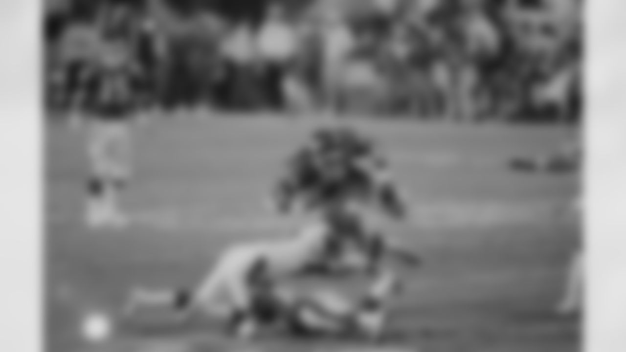 New York Giants running back Ottis Anderson (24) carries the ball as he leaps over Buffalo Bills Kirby Jackson during fourth quarter of Super Bowl XXV at Tampa Stadium Sunday, Jan. 27, 1991. Giants Stephen Baker is under Jackson. The Giants defeated the Bills 20-19. (AP Photo/Bill Haber)