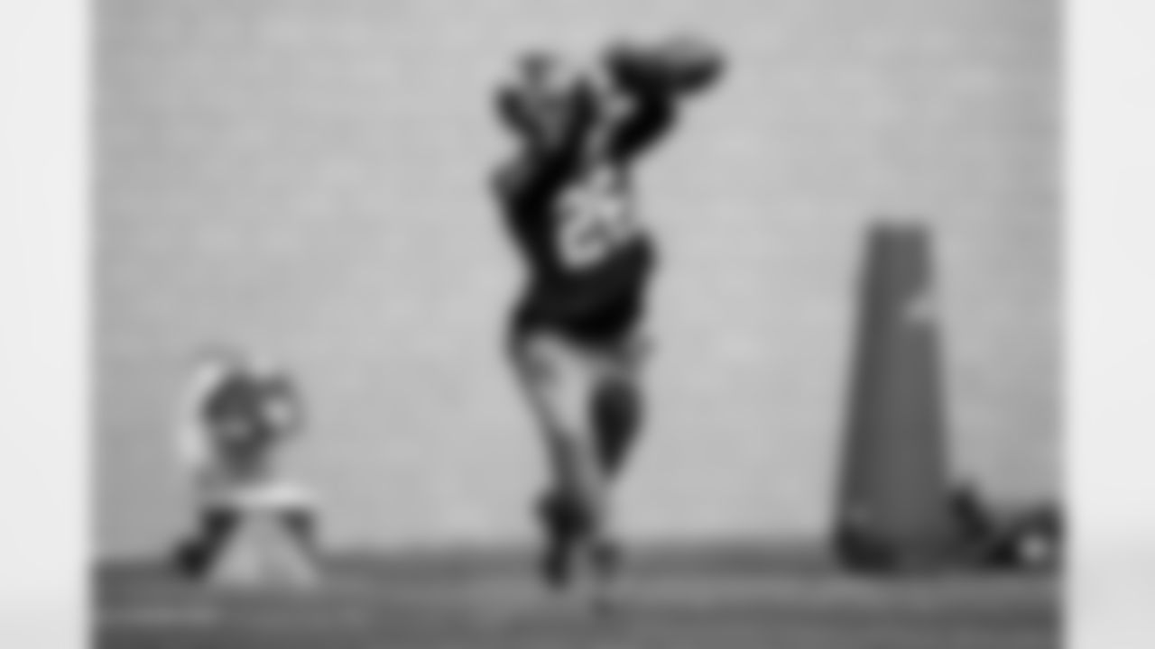 RB Saquon Barkley (26)