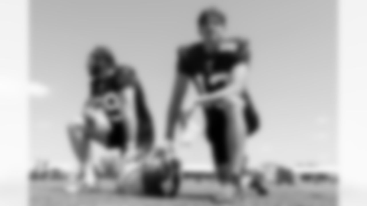 TE Tommy Sweeney (89), WR David Sills V (13)