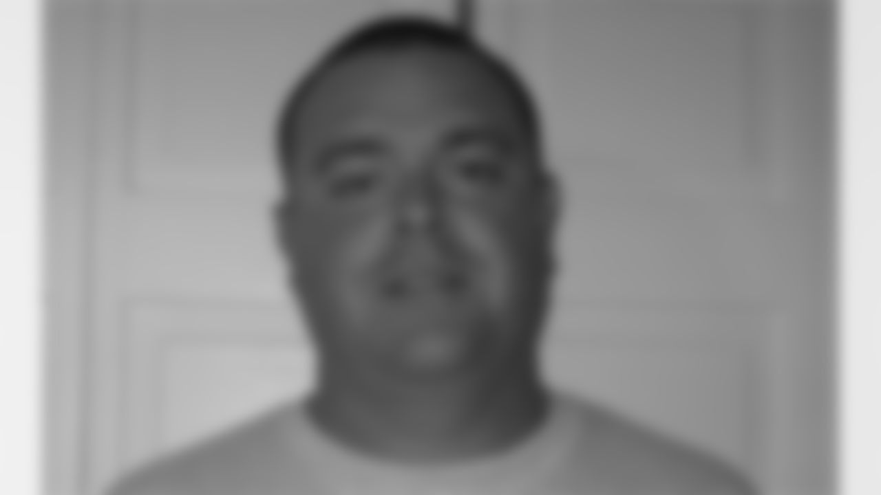 The New York Giants have selected Mr. Duncan Della Volpe of Fairfield Warde High School (Fairfield CT) as their 2009 Lou Rettino Coach of the Week for Week 2 of the High School Football season.
