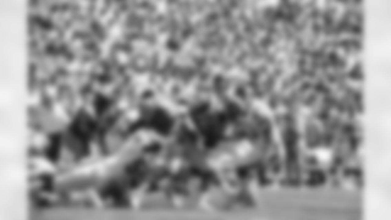 Los Angeles Rams star running back Eric Dickerson (29) makes a short gain during early NFL action against the New York Giants in Anaheim Stadium, Saturday, Oct. 1, 1984, Anaheim, Calif. The Rams defeated the Giants 33-12. (AP Photo/Liu Heung Shing)