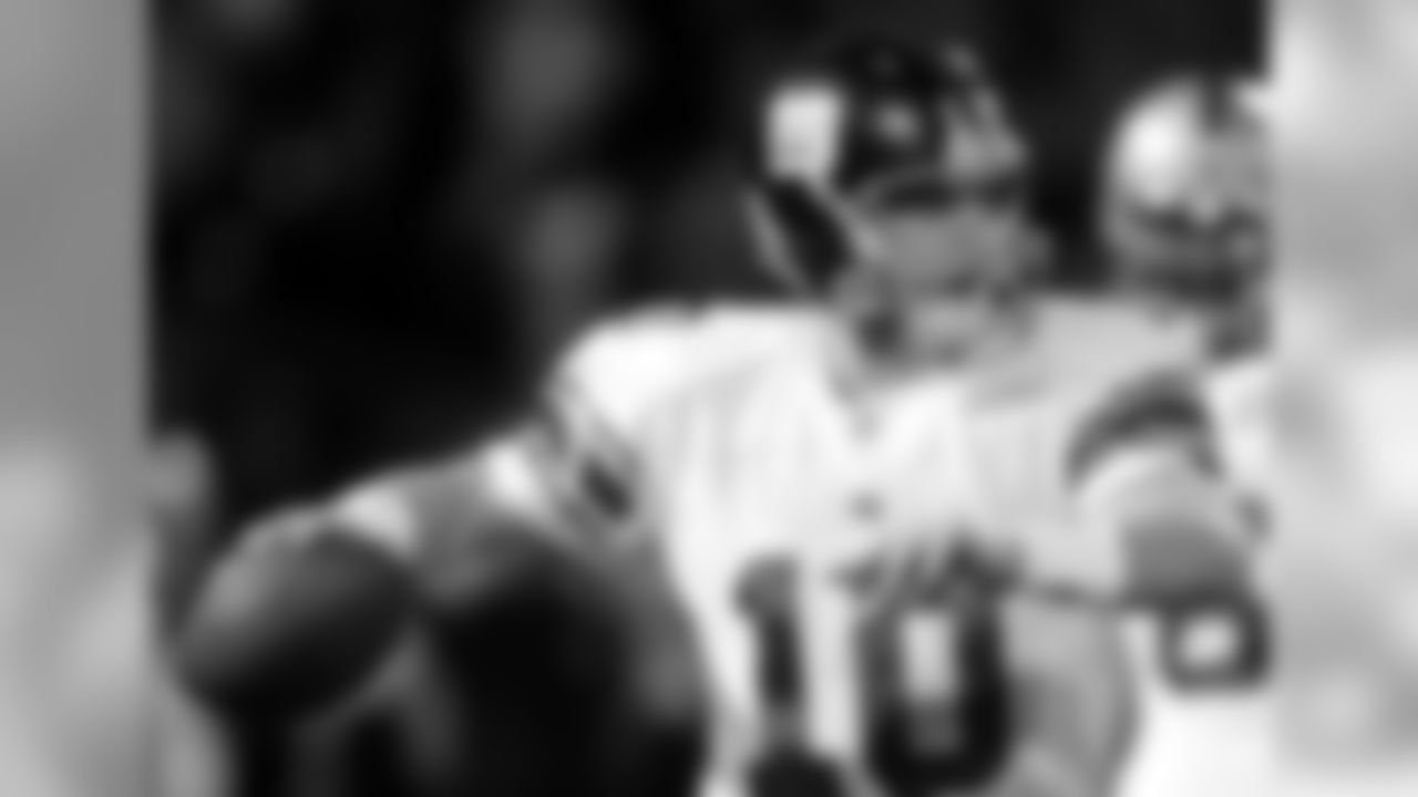 New York Giants quarterback Eli Manning looks to throw against the Oakland Raiders in the first half of NFL football action on Saturday, Dec. 31, 2005 in Oakland, Calif. (AP Photo/Marcio Jose Sanchez)