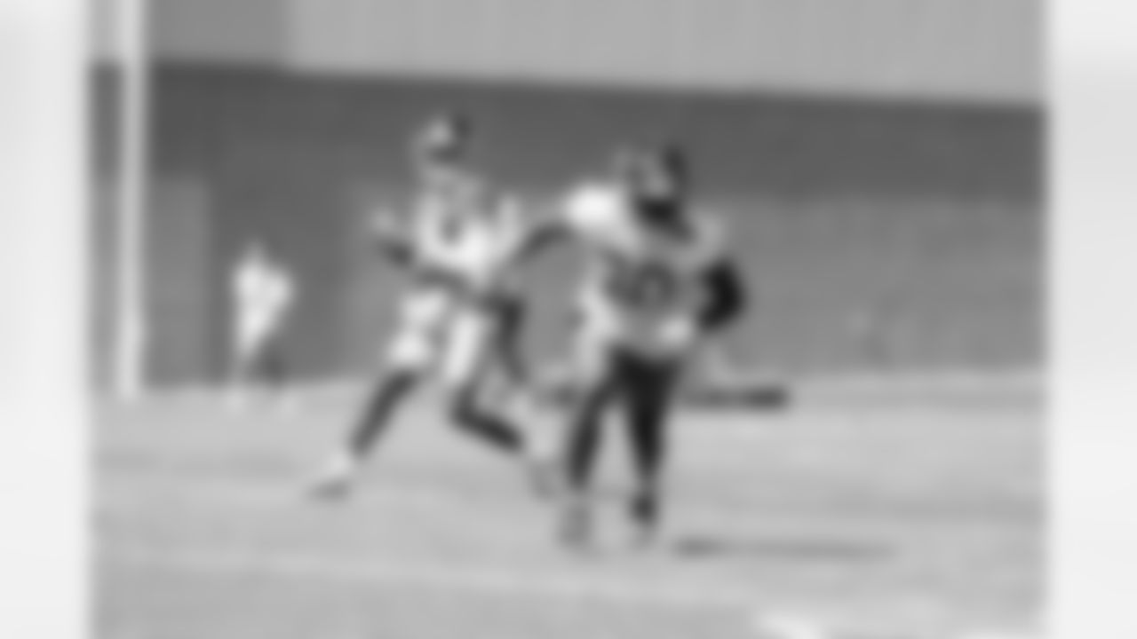 RB Eric Gray (20)