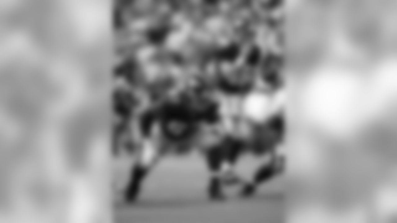 OT Kareem McKenzie: Signed by the Giants March 4th, 2005
