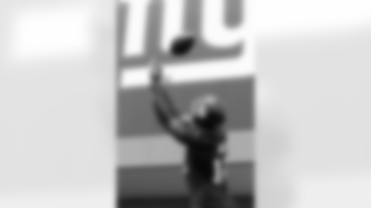 TE Darren Waller (12)