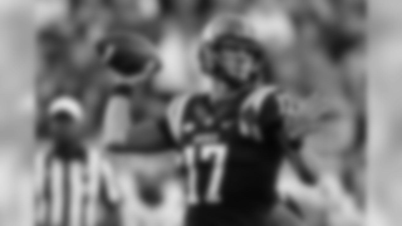 Duke's Daniel Jones (17) passes against Virginia Tech during the second half of an NCAA college football game in Durham, N.C., Saturday, Nov. 5, 2016. Virginia Tech won 24-21. (AP Photo/Gerry Broome)