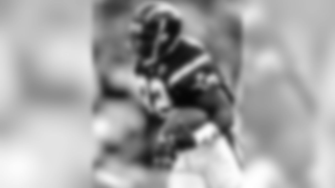 San Diego Chargers running back Eric Bieniemy (32) is seen in action during an NFL game against the Seattle Seahawks Oct. 30,1994, in San Diego, Calif. (Allen Kee via AP)