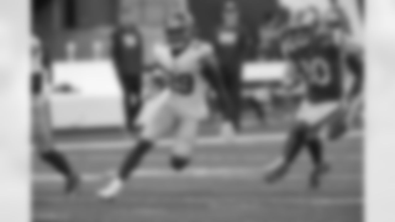 New York Giants safety Xavier McKinney (29)