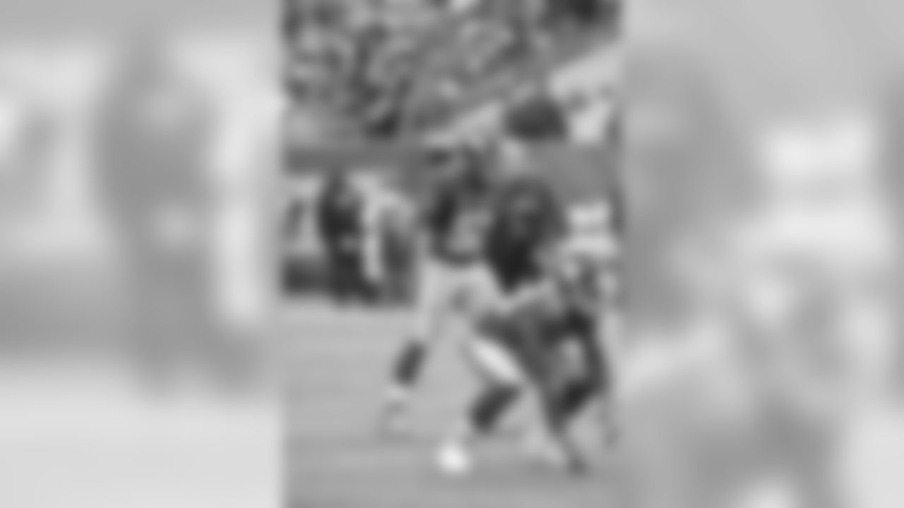 DE OWA ODIGHIZUWA, LB JON BEASON