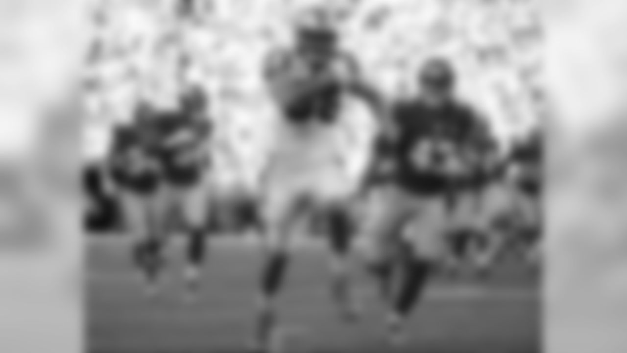 2:26, 2ND QTR, Cam Newton throws a 37-yard touchdown to Greg Olsen, CAR 14 – NYG 7 - Watch Highlight
