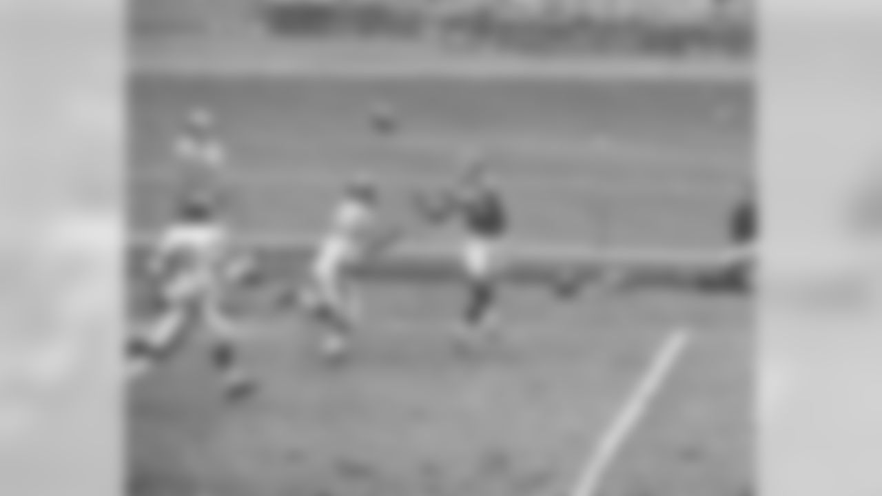 New York Giant end Del Shofner (85) has his eyes on the ball and his hands ready to catch a fourth quarter Charley Conerly pass, top left, as Los Angeles Ram Alvin Hall (46) appears to be outrun. All the giants passes weren't in vain. Conerly completed two for touchdowns in the fourth quarter to give giants a 24-14 win at Yankee stadium in New York on Oct. 22, 1961. It was giants first win at home this season. (AP Photo)