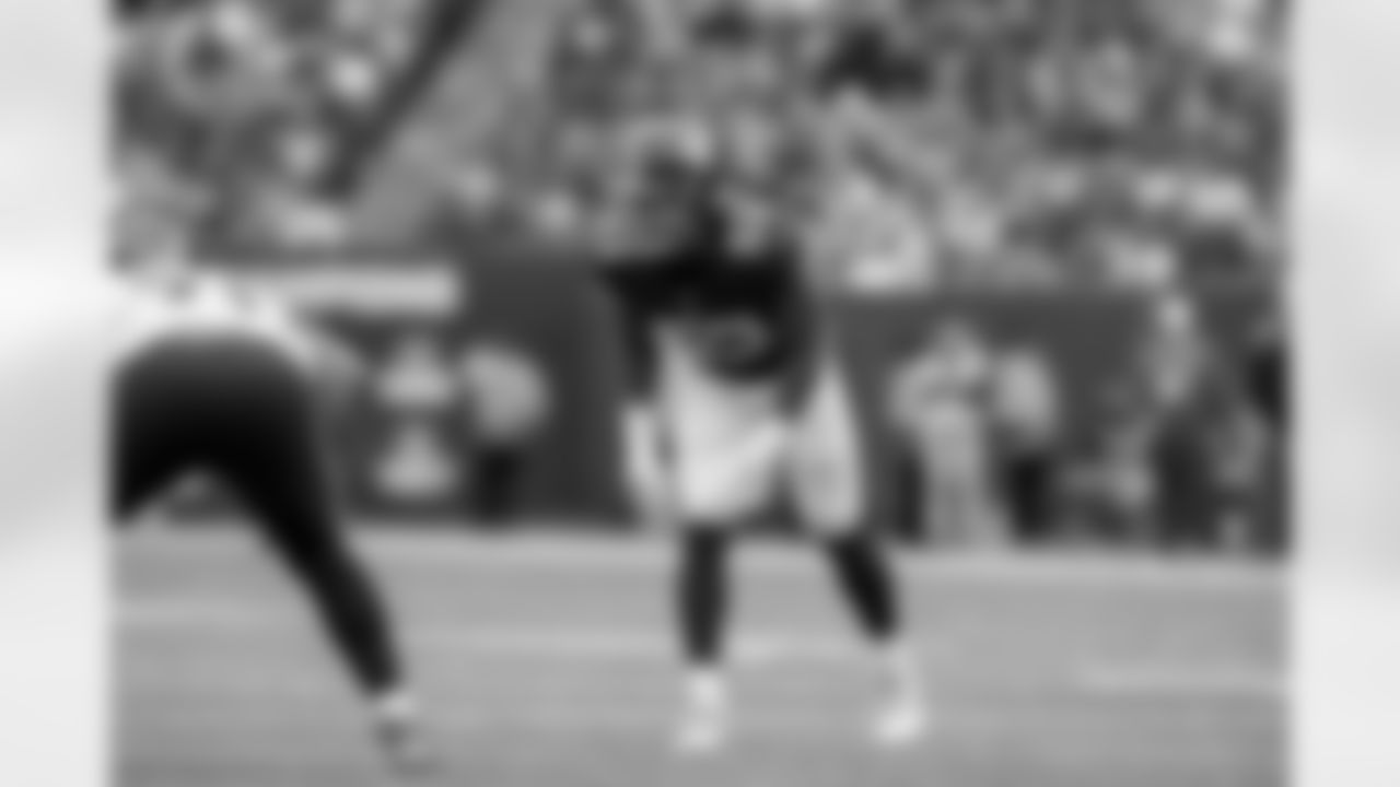 OLB Oshane Ximines - Free Agent Signing (May 5)