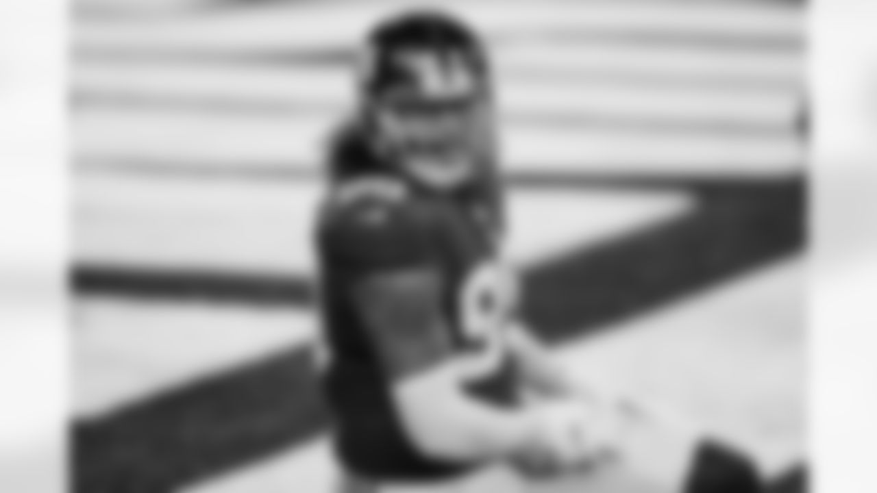 New York Giants' Leonard Williams (99) warms up before an NFL football game against the Cleveland Browns Sunday, Dec. 20, 2020, in East Rutherford, N.J. (AP Photo/Seth Wenig)
