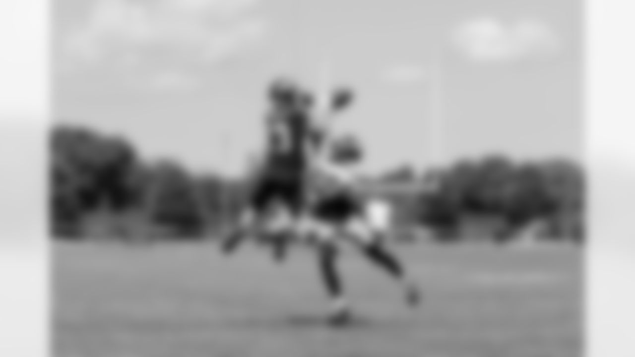 CB Zyon Gilbert (38)