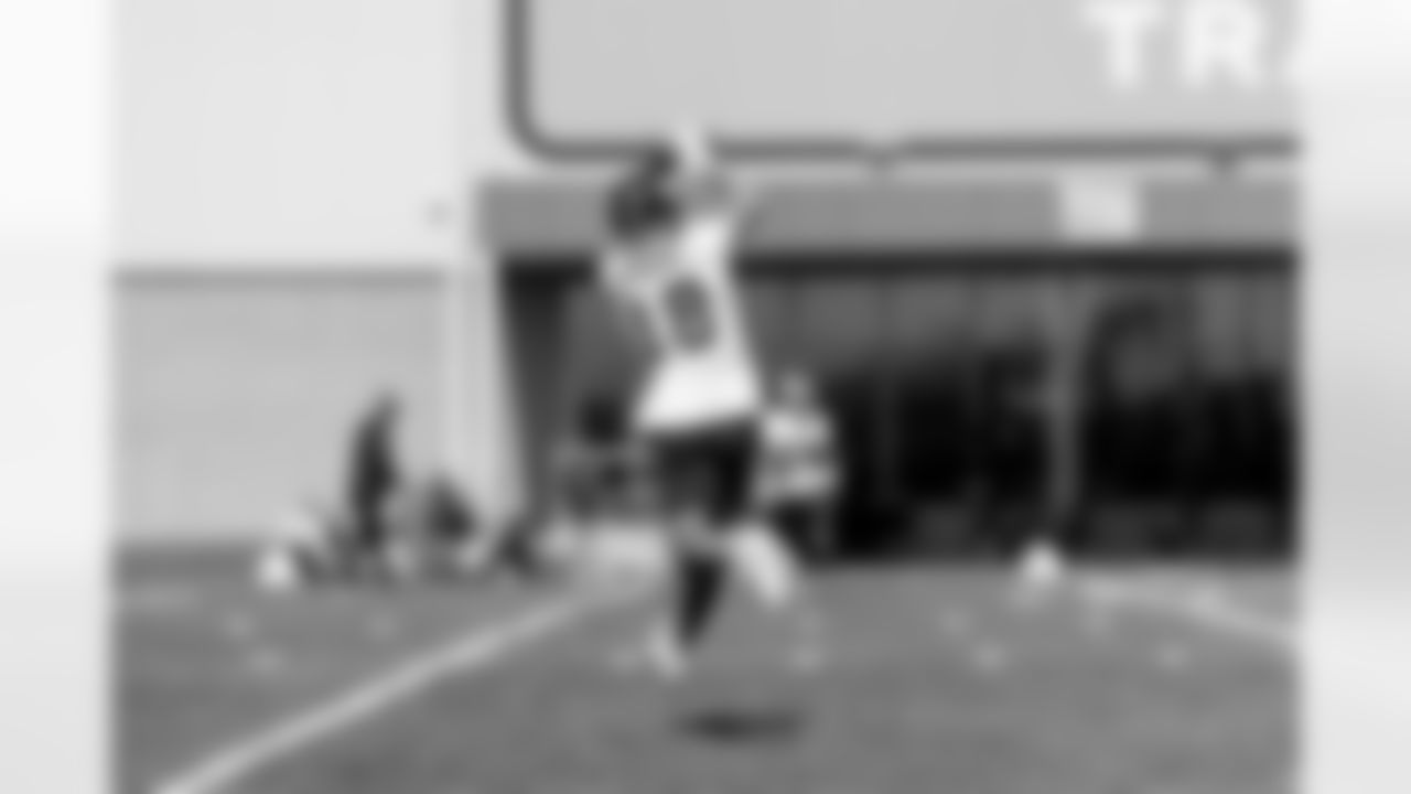 WR Isaiah Hodgins (18)
