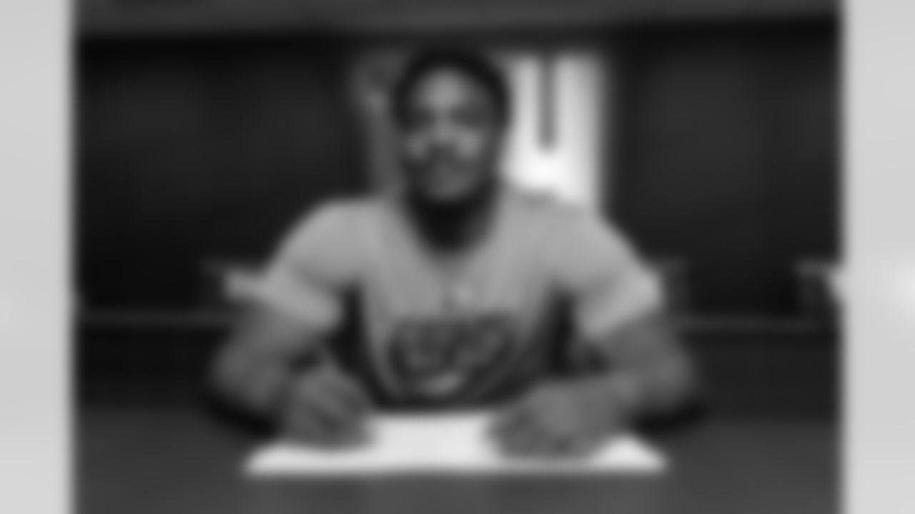 DL Jordan Riley - Selection List Signing (May 6)