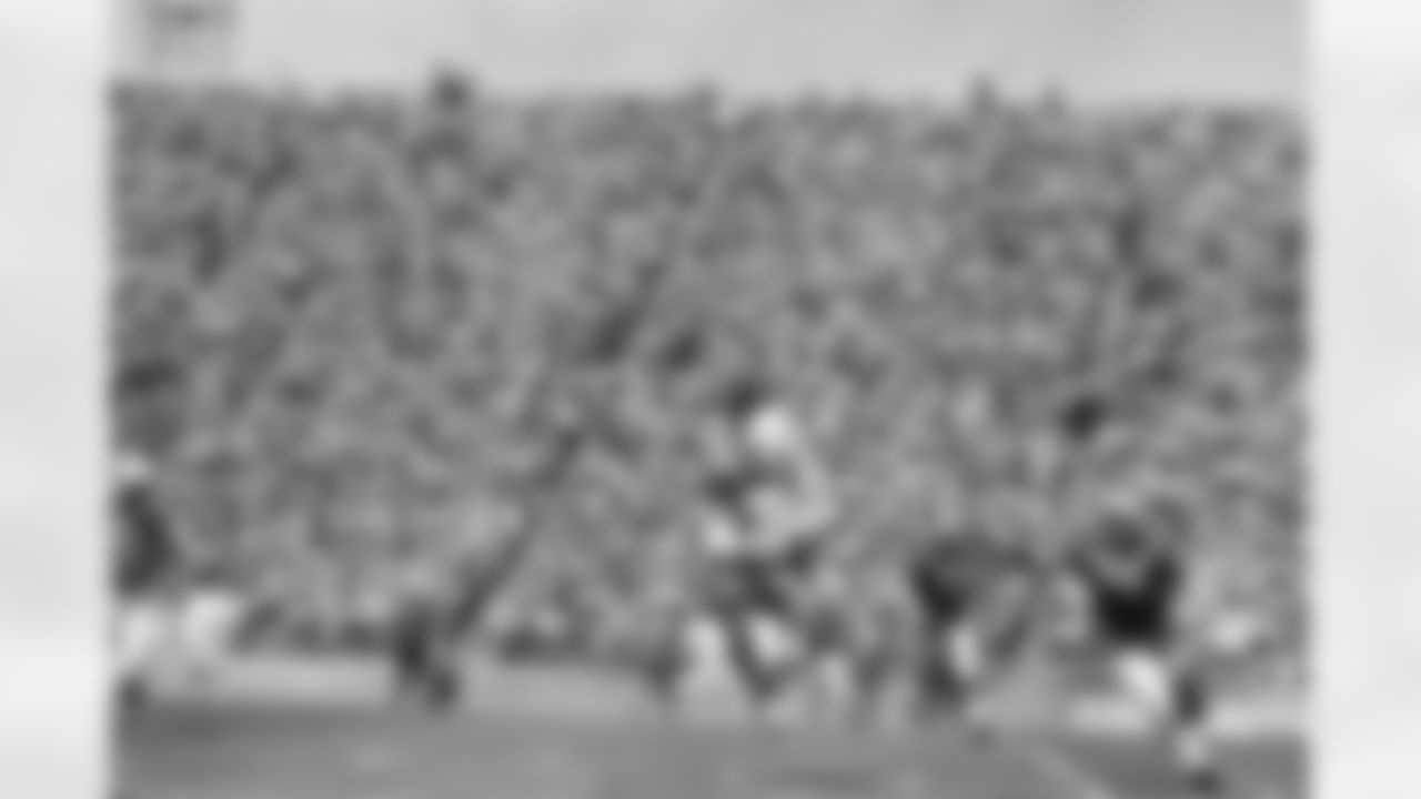 New York Giants' Frank Gifford tucks in quarterback Y.A. Tittle's pass for 20 yard gain in first quarter at Kezar Stadium football game on August 19, 1962 between New York Giants and San Francisco 49ers. Coming in to make stop is 49ers line backer Matt Hazeltine (55). San Francisco won exhibition contest, 42-10. (AP Photo/Ernest Bennett)