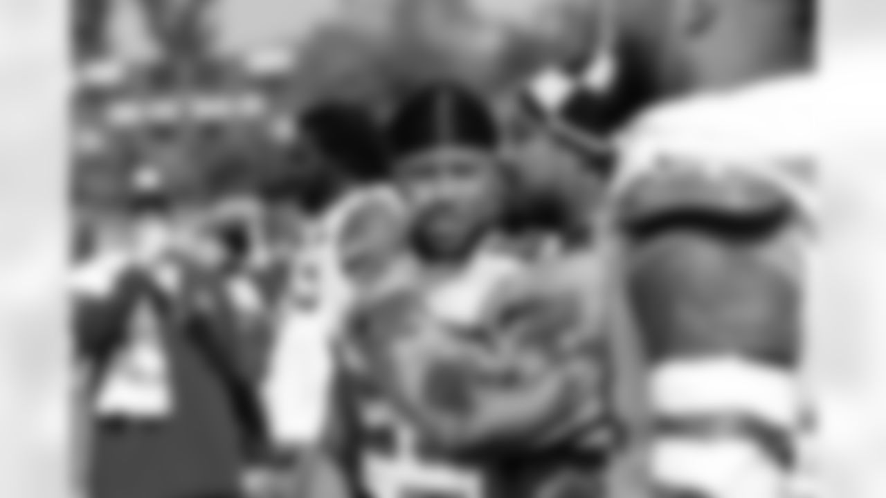 RB Saquon Barkley (26), marshawn lynch