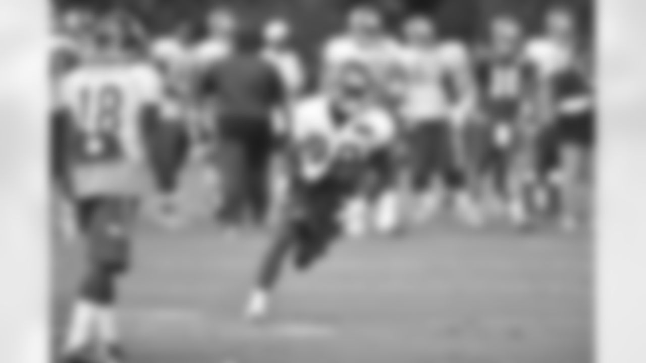 RB AKEEM HUNT