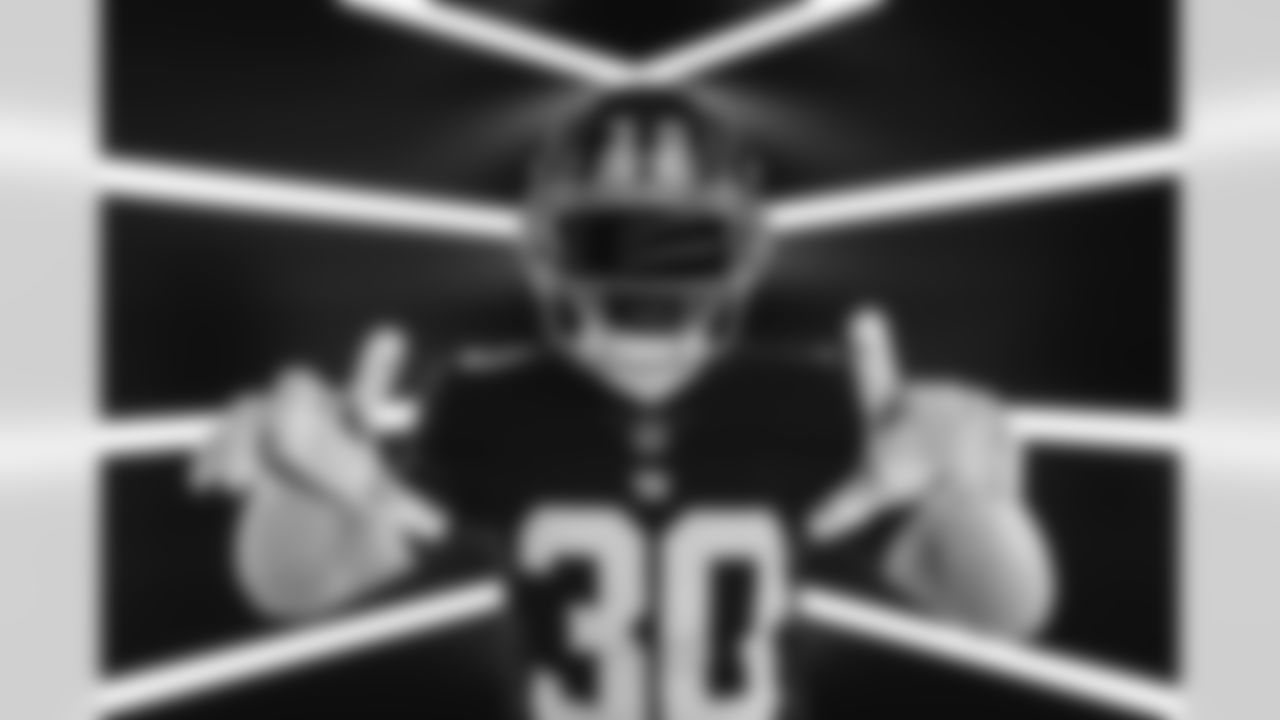 CB Darnay Holmes (30)