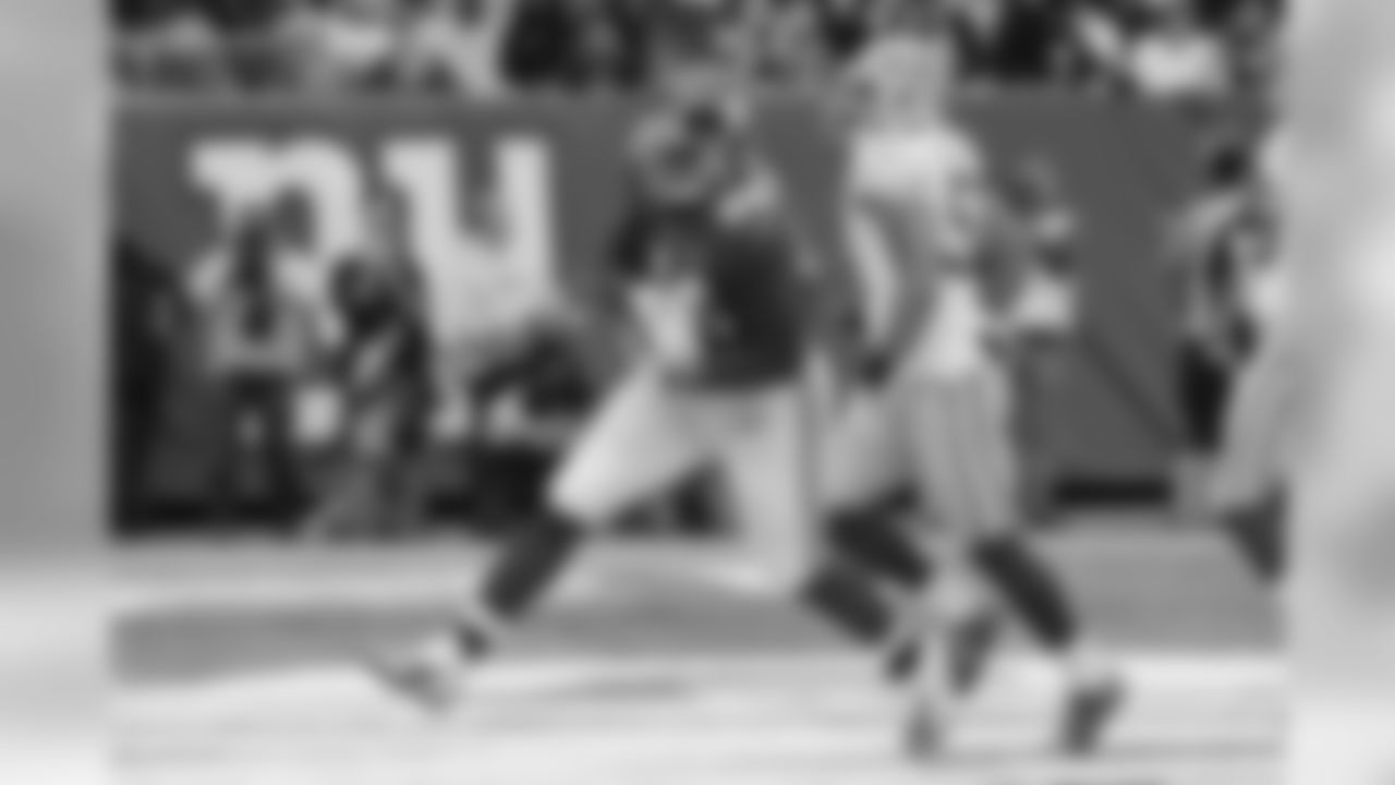 Manning hits Larry Donnell over the middle for a 19-yard touchdown, the tight end's sixth of the season. It ended the Giants' 20-game drought of not scoring a touchdown on their opening possession. >>WATCH TE LARRY DONNELL TD