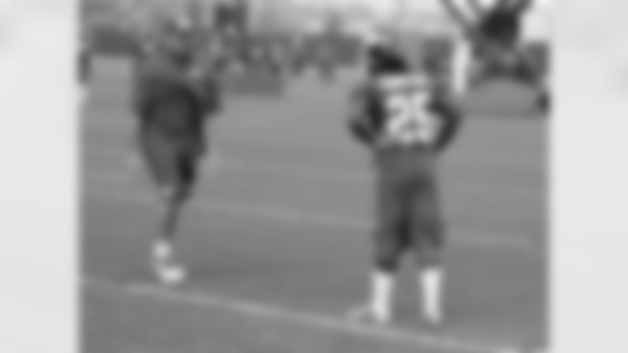 CB Victor Hampton WATCH HIGHLIGHTS FROM PRACTICE