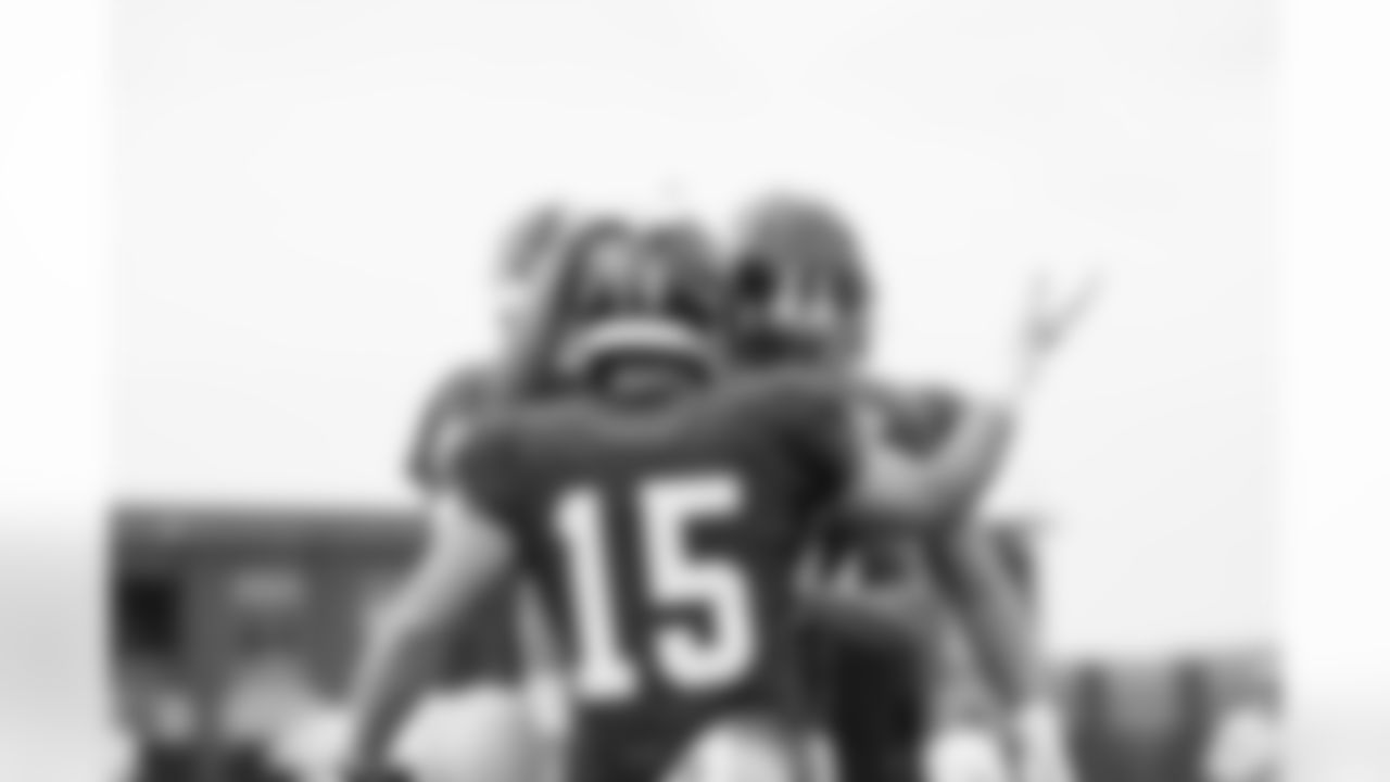Alex Bachman (15), David Sills (84)
