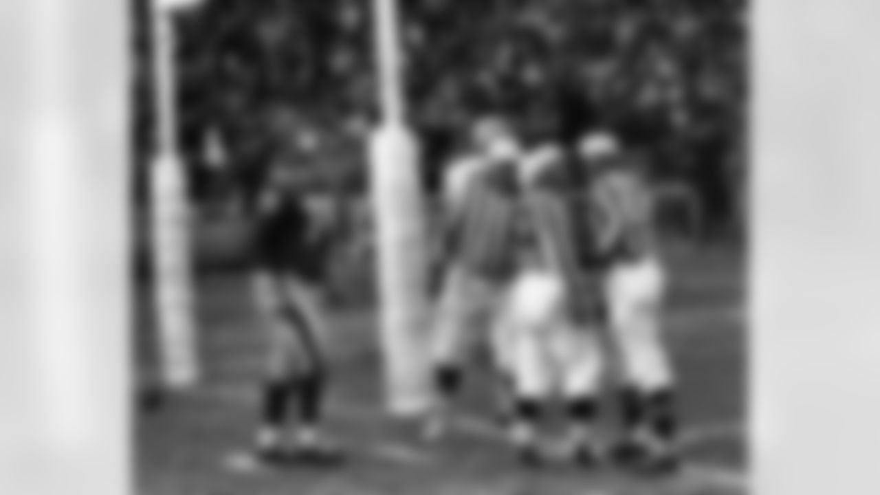 New York Giants Hall of Fame linebacker Sam Huff looks to the officials during an NFL game against the Green Bay Packers in New York, in the 1960s. Exact date is unknown. (AP Photo/Vernon Biever)