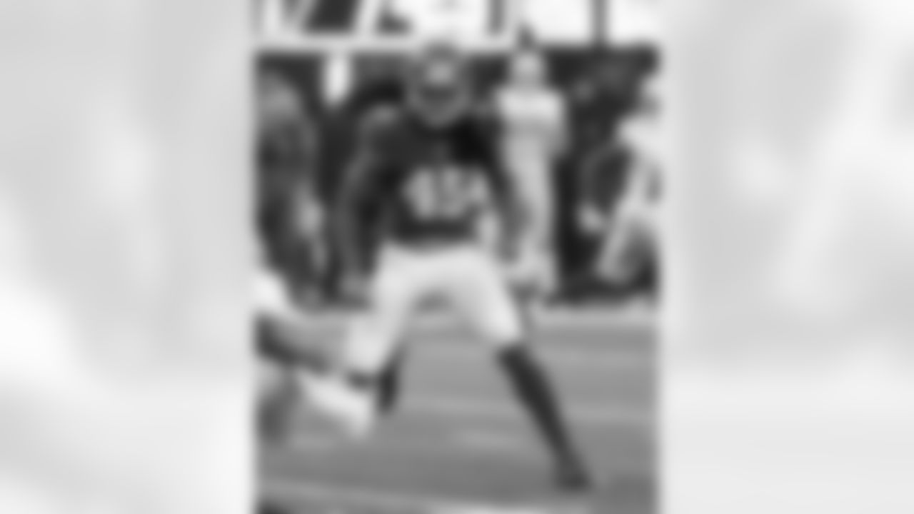 New York Giants middle linebacker Jaylon Smith (45) during a week 15 football game against the Dallas Cowboys on Sunday December 19th, 2021 in East Rutherford, New Jersey