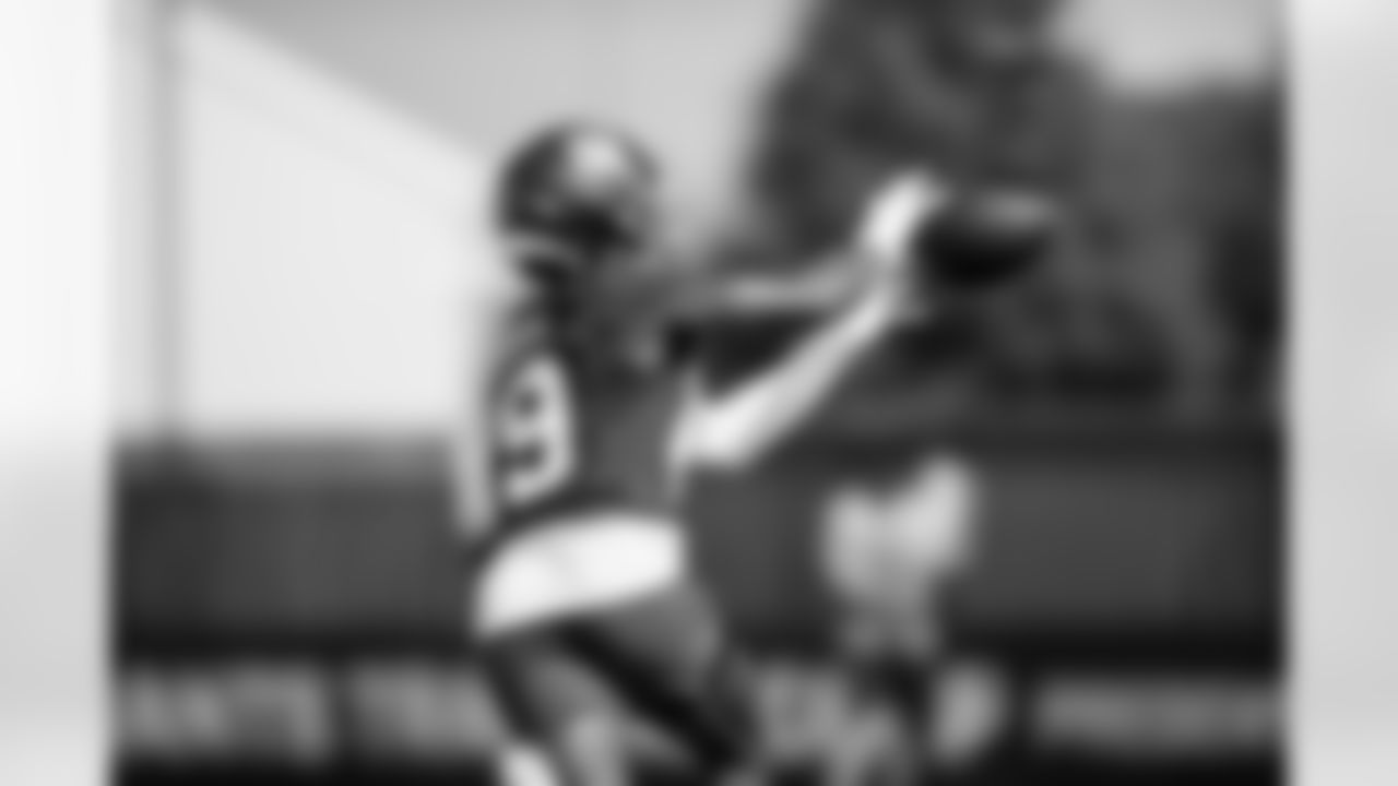 WR Jeff Smith (19)