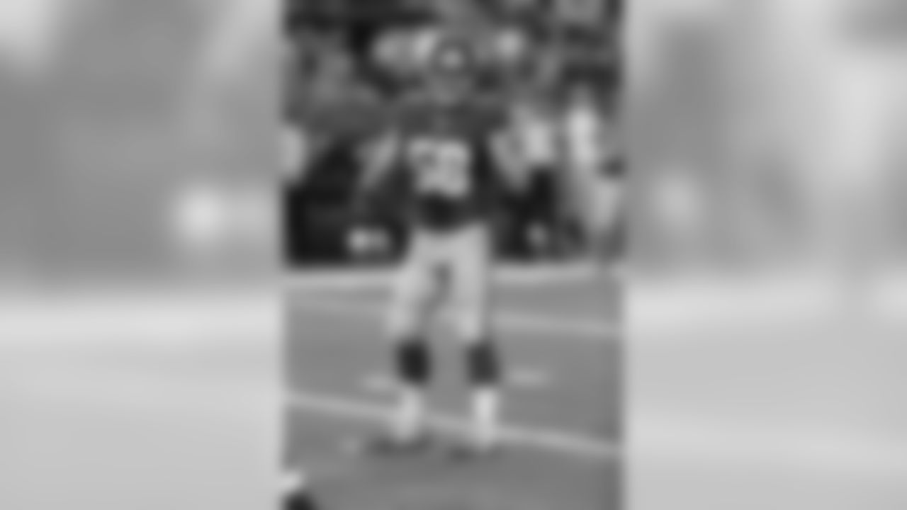 On the ensuing kickoff the Giants successfully convert an onside kick that linebacker Mark Herzlich recovers. >>WATCH THE GIANTS RECOVER THE ONSIDE KICK