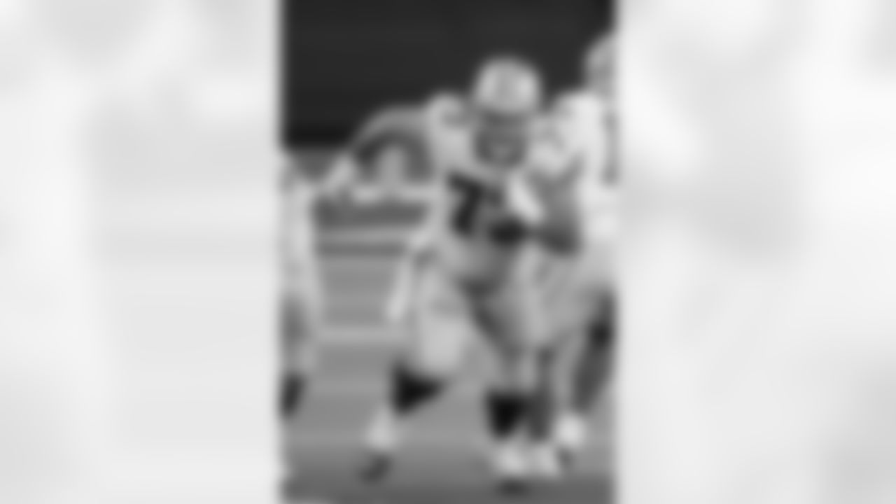 Dallas Cowboys center Joe Looney (73) prepares to block during an NFL Football game in Arlington, Texas, Sunday, Dec. 27, 2020. (AP Photo/Michael Ainsworth)