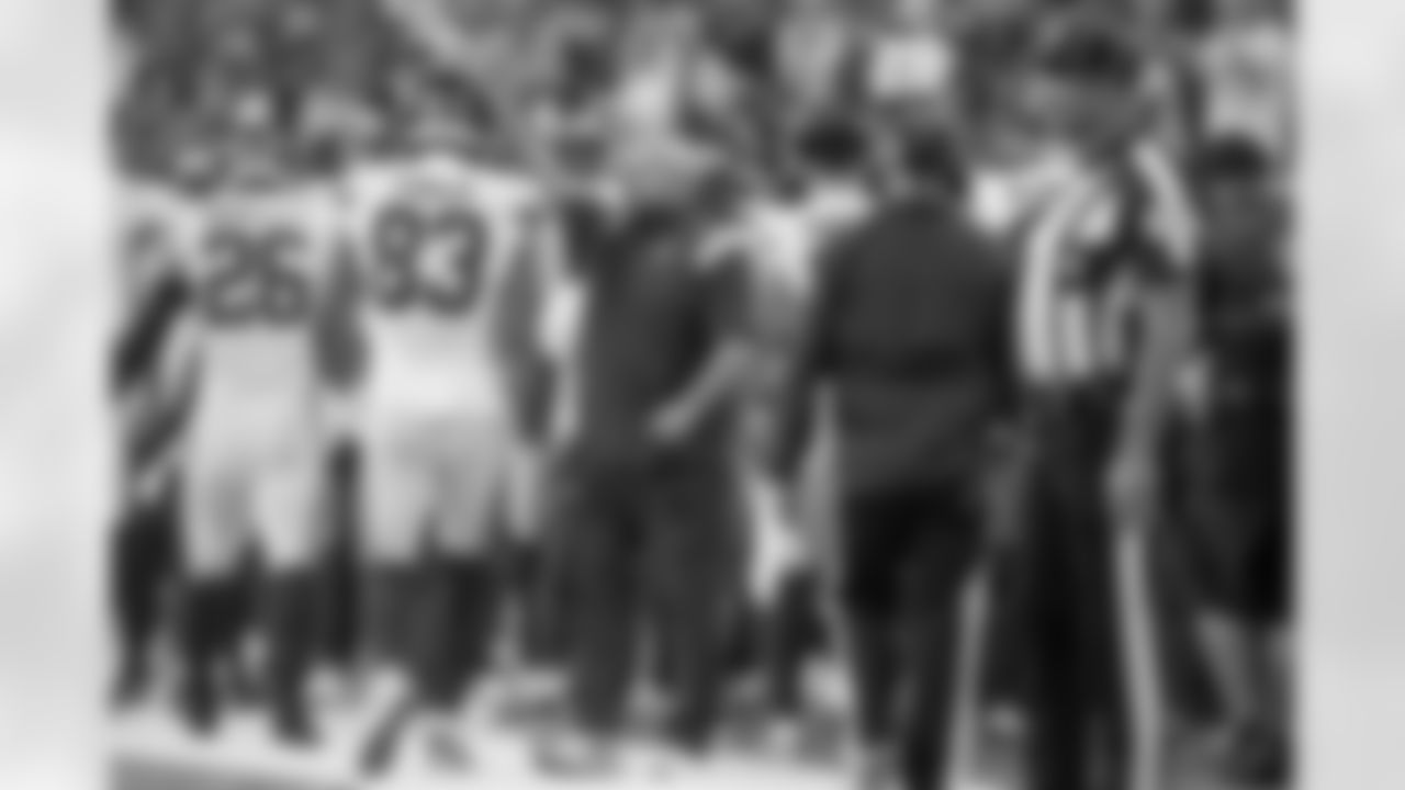 Lawrence Cager (83) HC Brian Daboll