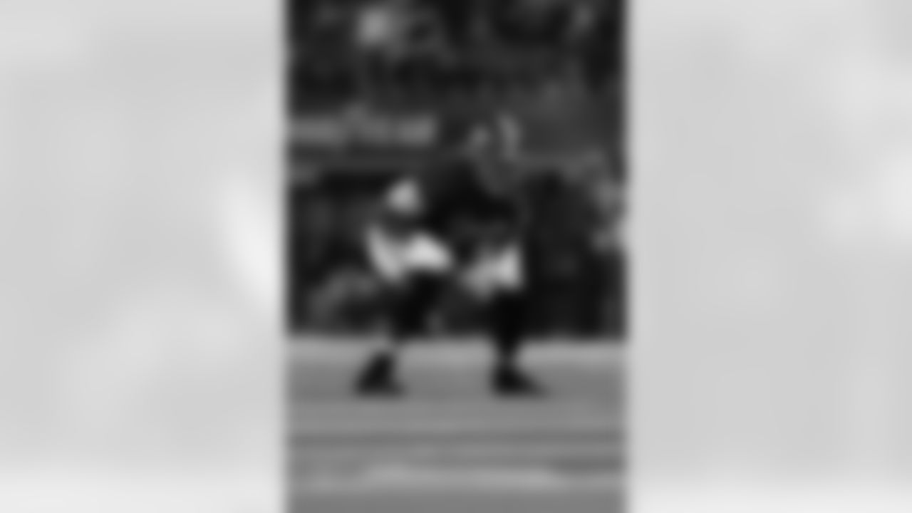 Alabama Crimson Tide offensive lineman Evan Neal (73) in an offensive stance during the Cotton Bowl NCAA College Football Playoff semifinal game against Cincinnati, Friday, Dec. 31, 2021 in Arlington, Texas. Alabama won, 27-6. (Ric Tapia via AP)