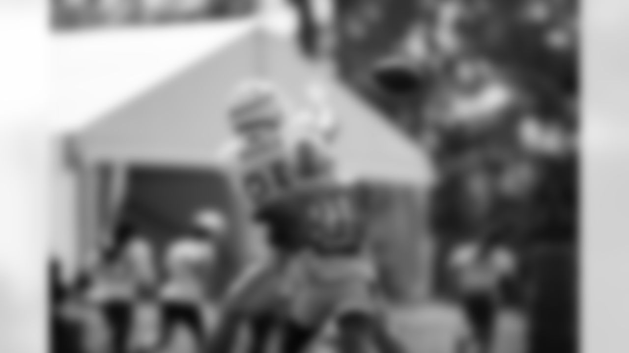 TE Chris Myarick (85)