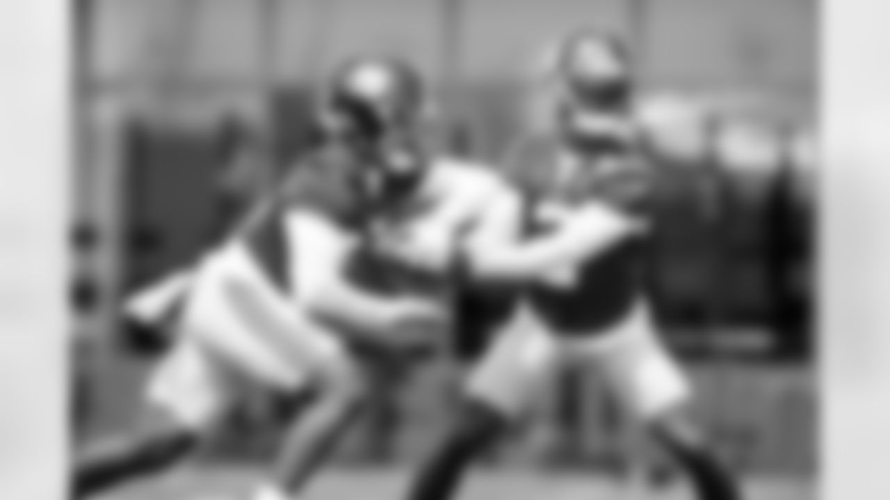 Jashaun Corbin (25), Tyrod Taylor (2)