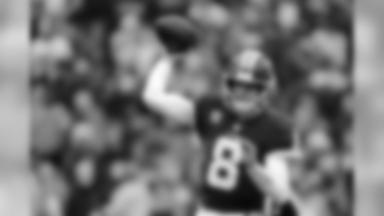 QB Kirk CousinsCousins is sixth in the NFL with a 98.5 passer rating, throwing for 3,935 yards and 27 touchdowns to 10 interceptions.