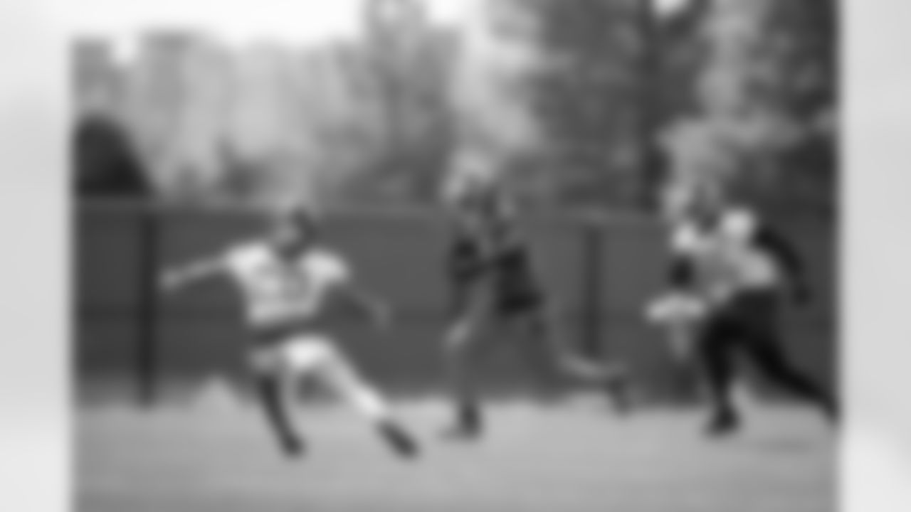 RB Saquon Barkley (26)
