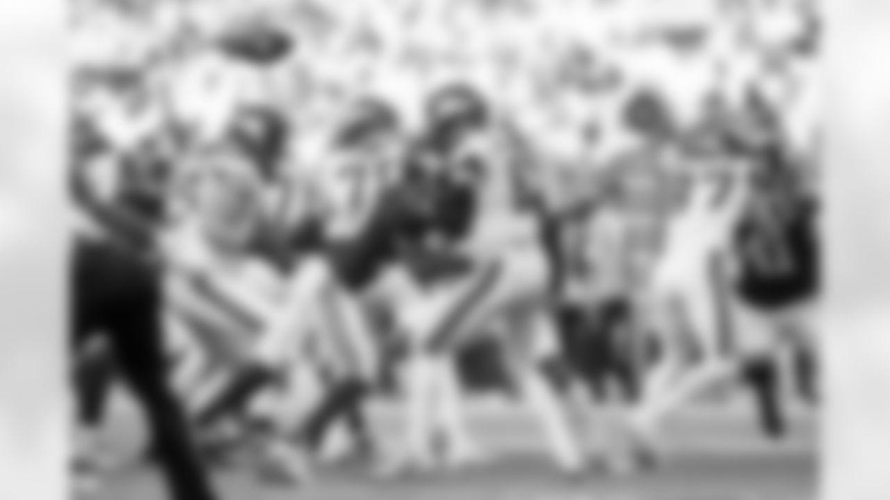 Darnay Holmes (30)