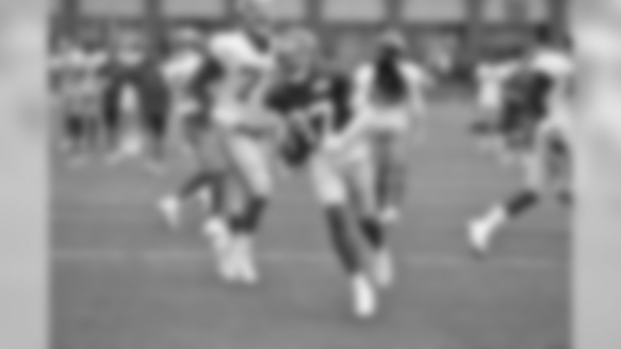 Giants hit the practice field on Monday