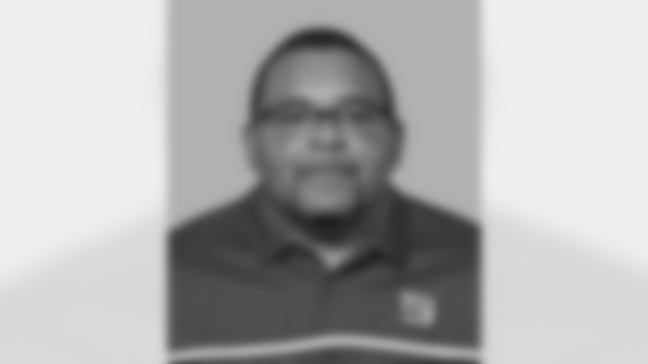 Defensive Line Coach Andre Patterson